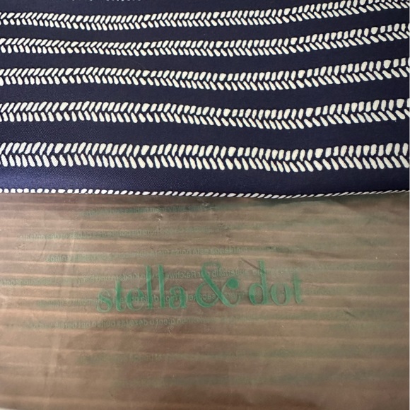 New! 💙 Stella & Dot Hideaway Pouch Navy Striped with Gold Arrow Accent - Picture 6 of 8
